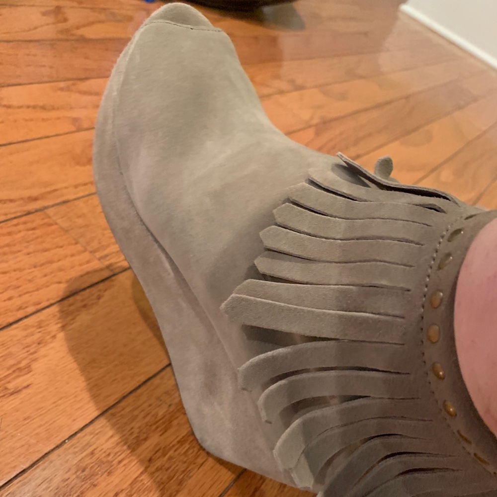 Leather open toe shoes with tassles